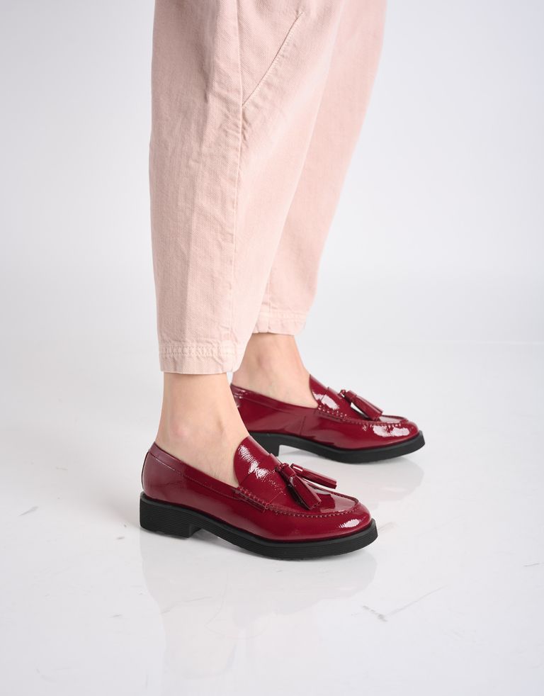 נעלי נשים - Jeffrey Campbell - מוקסיניים LENNA עם גדילים - בורדו1