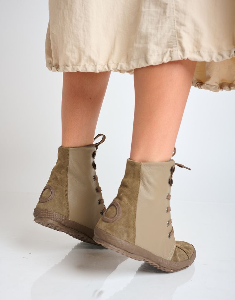 נעלי נשים - Aro - מגפונים עם שרוכים GUS - חום בהיר1