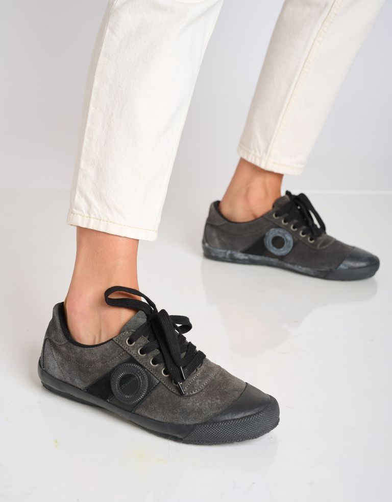 נעלי נשים - Aro - סניקרס זמש RAY - אפור כהה1
