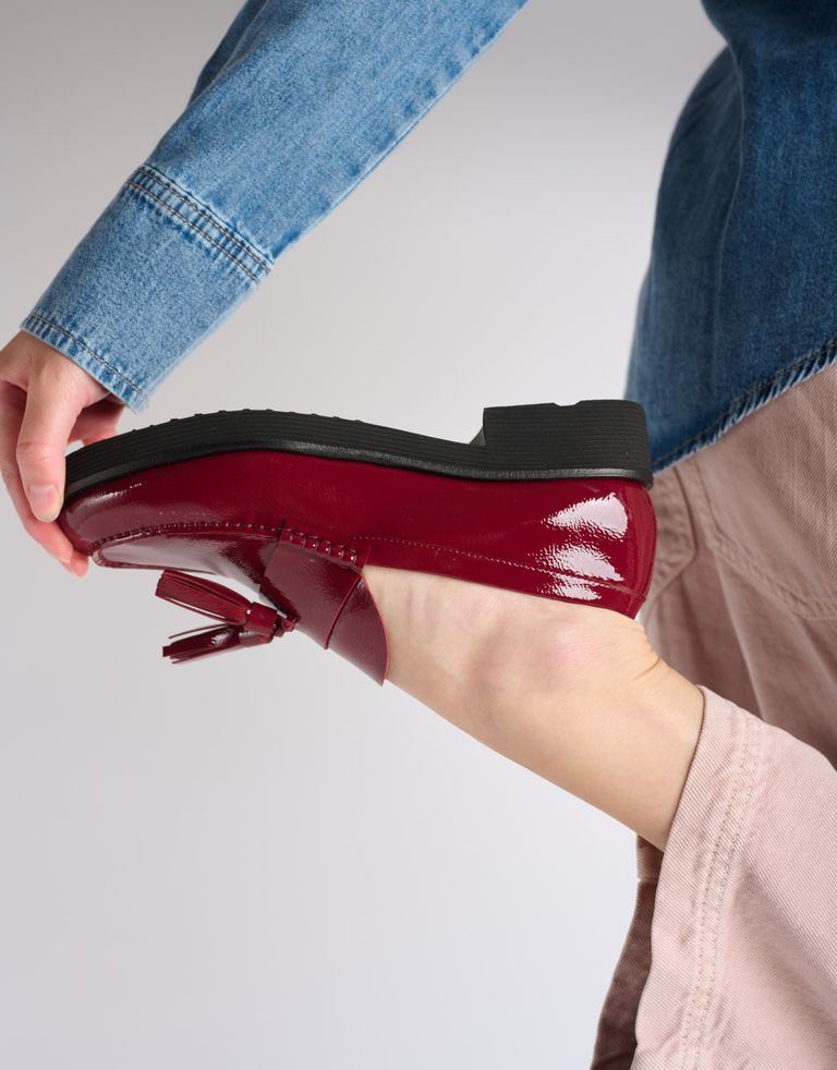 נעלי נשים - Jeffrey Campbell - מוקסיניים LENNA עם גדילים - בורדו2