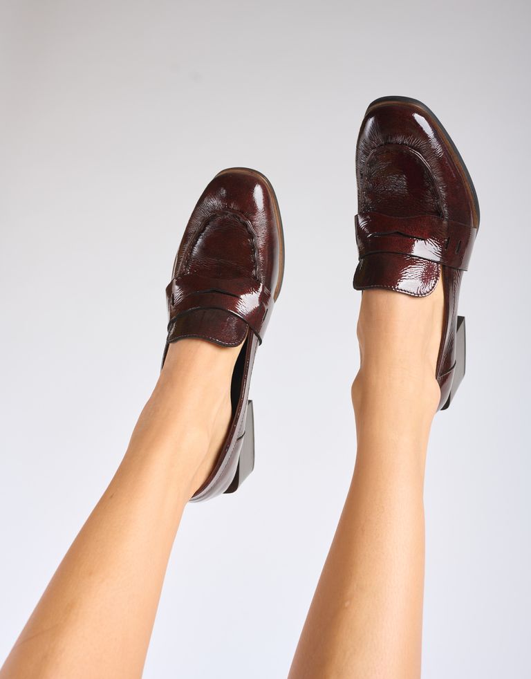 נעלי נשים - Yuko Imanishi - נעלי עור מבריקות RURI - חום2