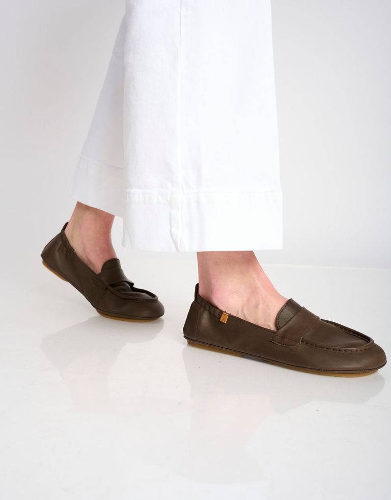 נעלי נשים - El Naturalista - נעלי מוקסין ESSENCE - חום כהה4