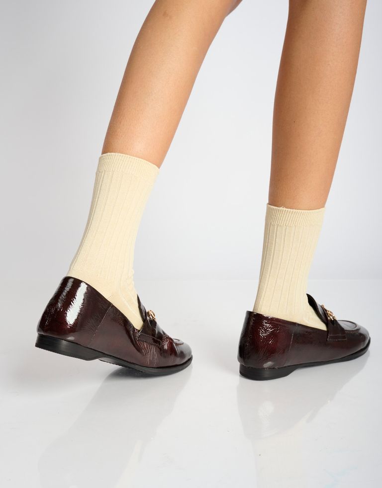 נעלי נשים - Yuko Imanishi - נעלי מוקסין מבריקות SACHI - חום4