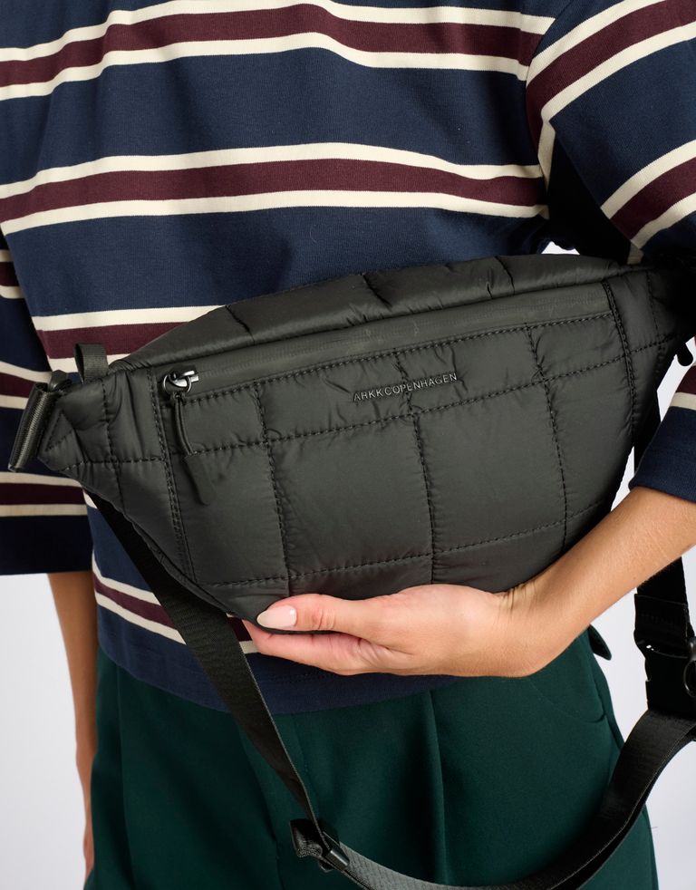 נעלי נשים - Arkk - תיק פאוצ' PADDED BUMBAG - שחור3