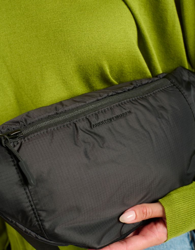 נעלי נשים - Arkk - תיק פאוצ' ניילון BUMBAG - שחור3