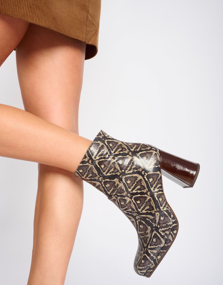 נעלי נשים - Chie Mihara - מגפונים עם עקב XELUX - נחש1