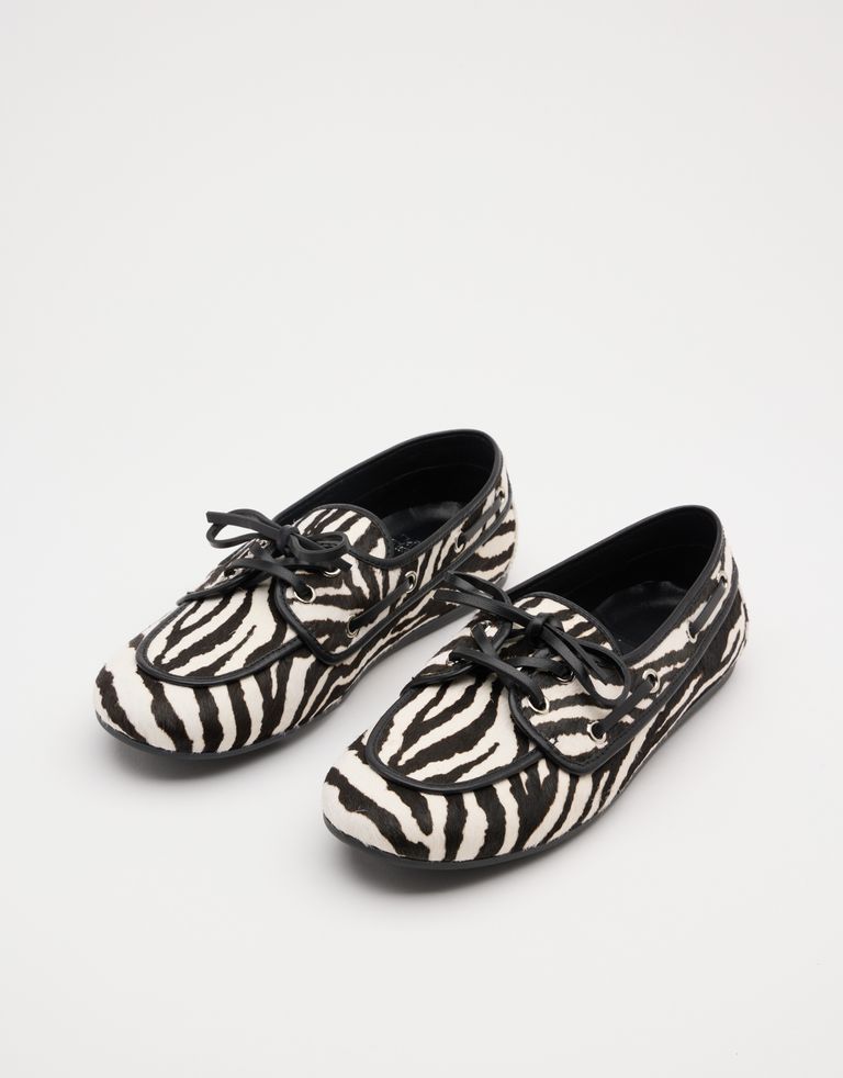 נעלי נשים - Jeffrey Campbell - מוקסינים BOAST זברה - לבן   שחור2