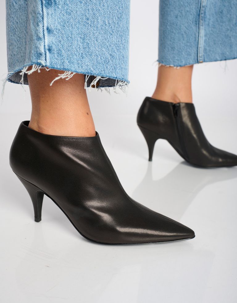 נעלי נשים - Jeffrey Campbell - מגפונים עם עקב LAVERNA - שחור2