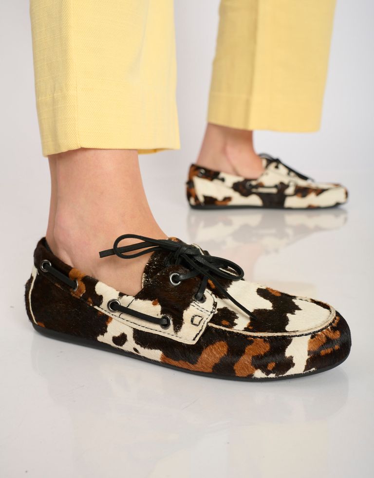 נעלי נשים -  - נעלי מוקסין עם הדפס TANA - לבן   חום3