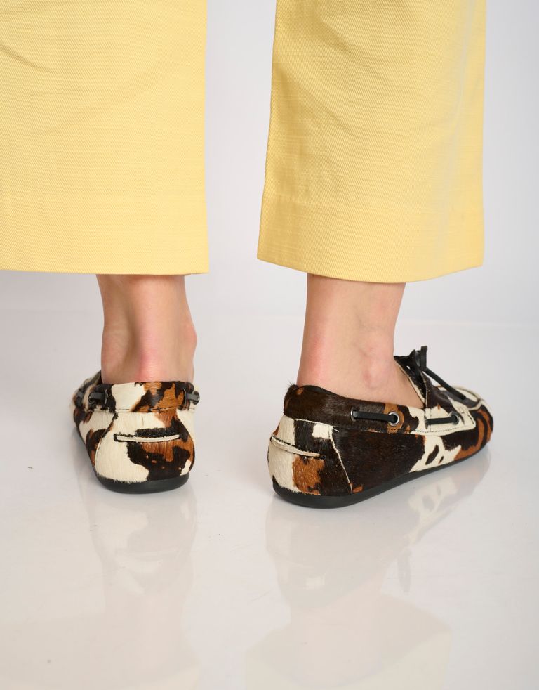 נעלי נשים -  - נעלי מוקסין עם הדפס TANA - לבן   חום4