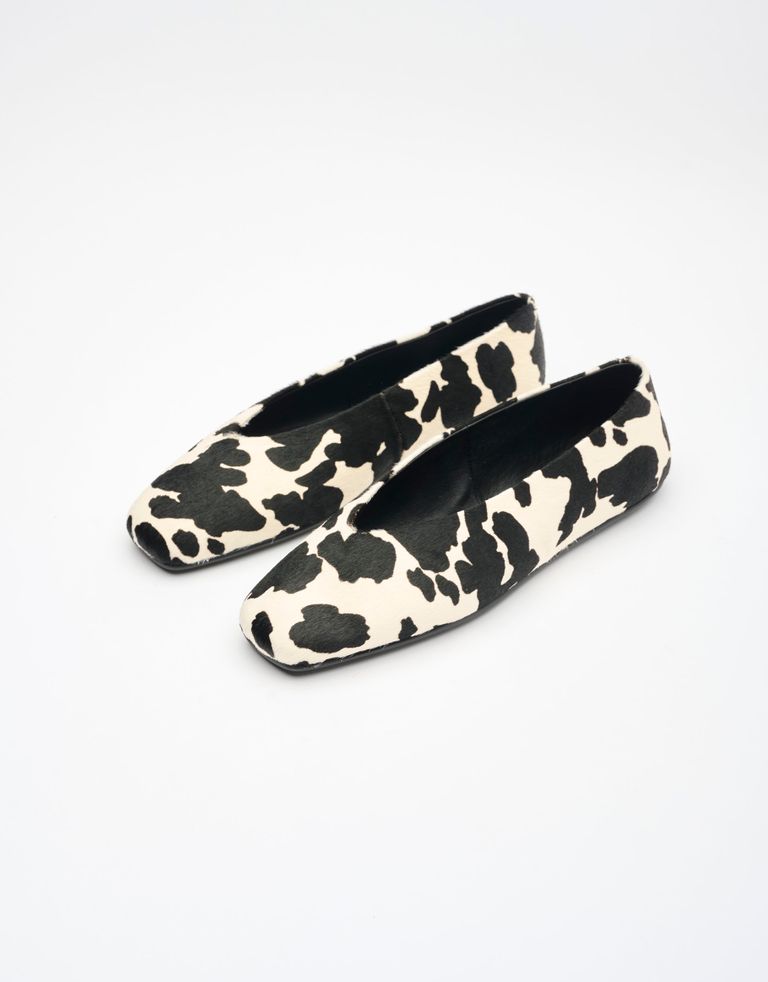 נעלי נשים - Jeffrey Campbell - נעלי סירה מפרווה FATHOM - לבן   שחור4